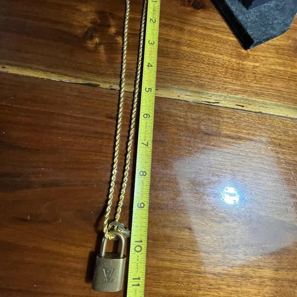 Louis Vuitton Gold Key Pendant Necklace - Picture 6 of 7